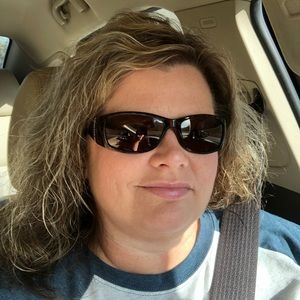 Meet your Posher, Denise